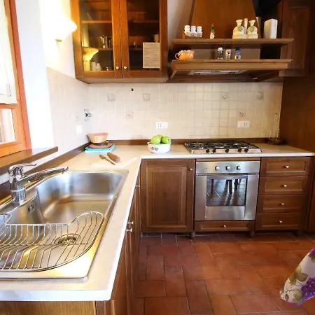 Spacious Farmhouse In With Private Terrace Prázdninový dům Montecarotto